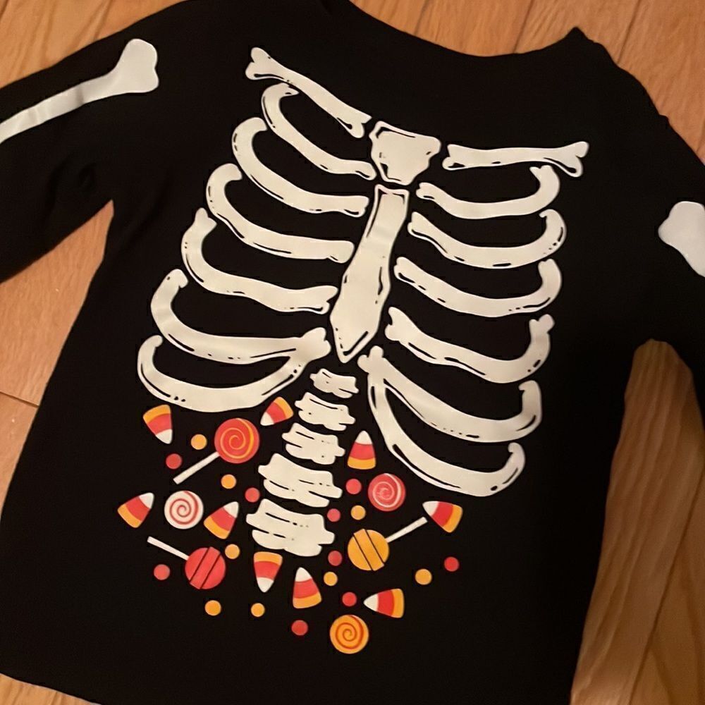 Skeleton Halloween long sleeved shirt 🍭 - Picture 2 of 4